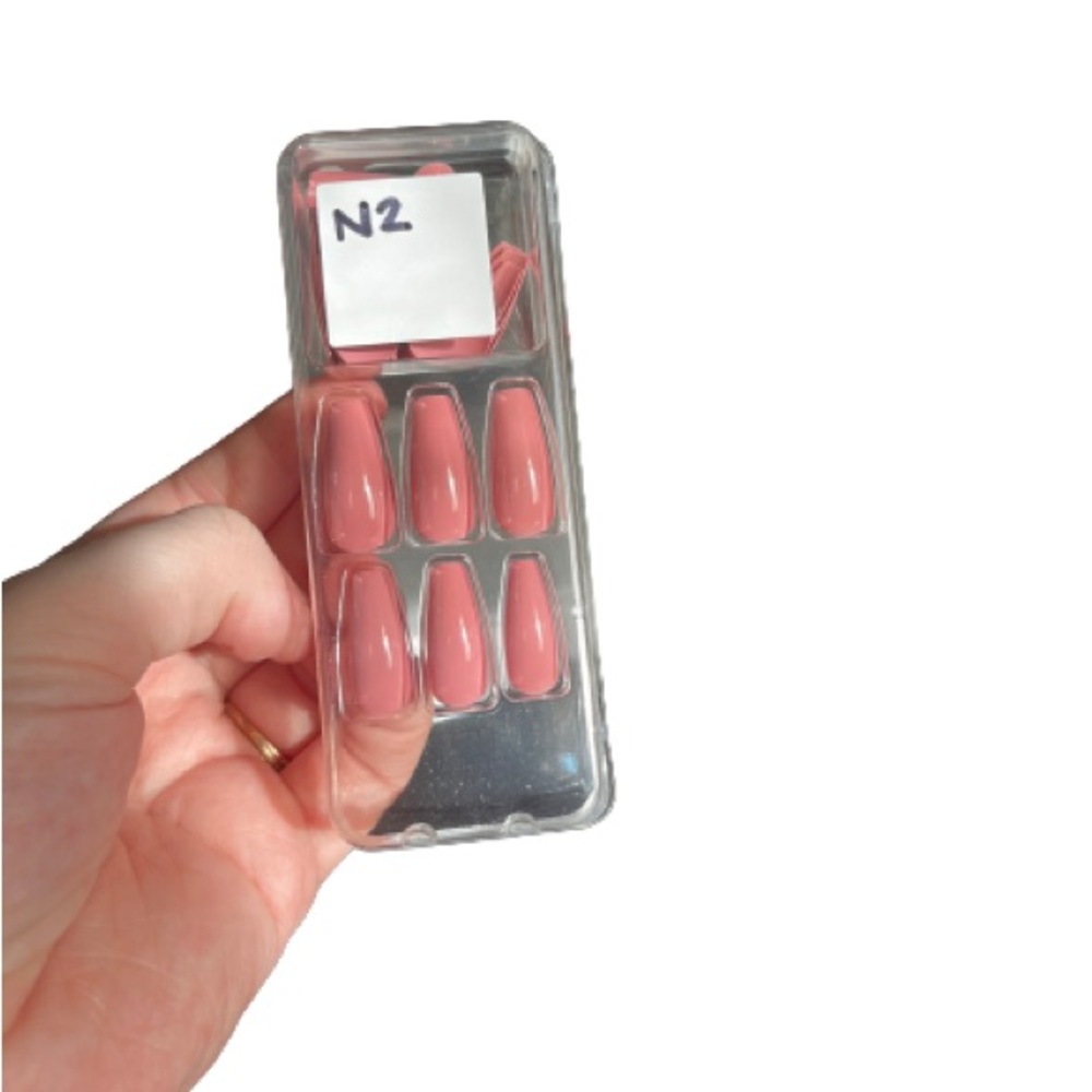 Press on nails